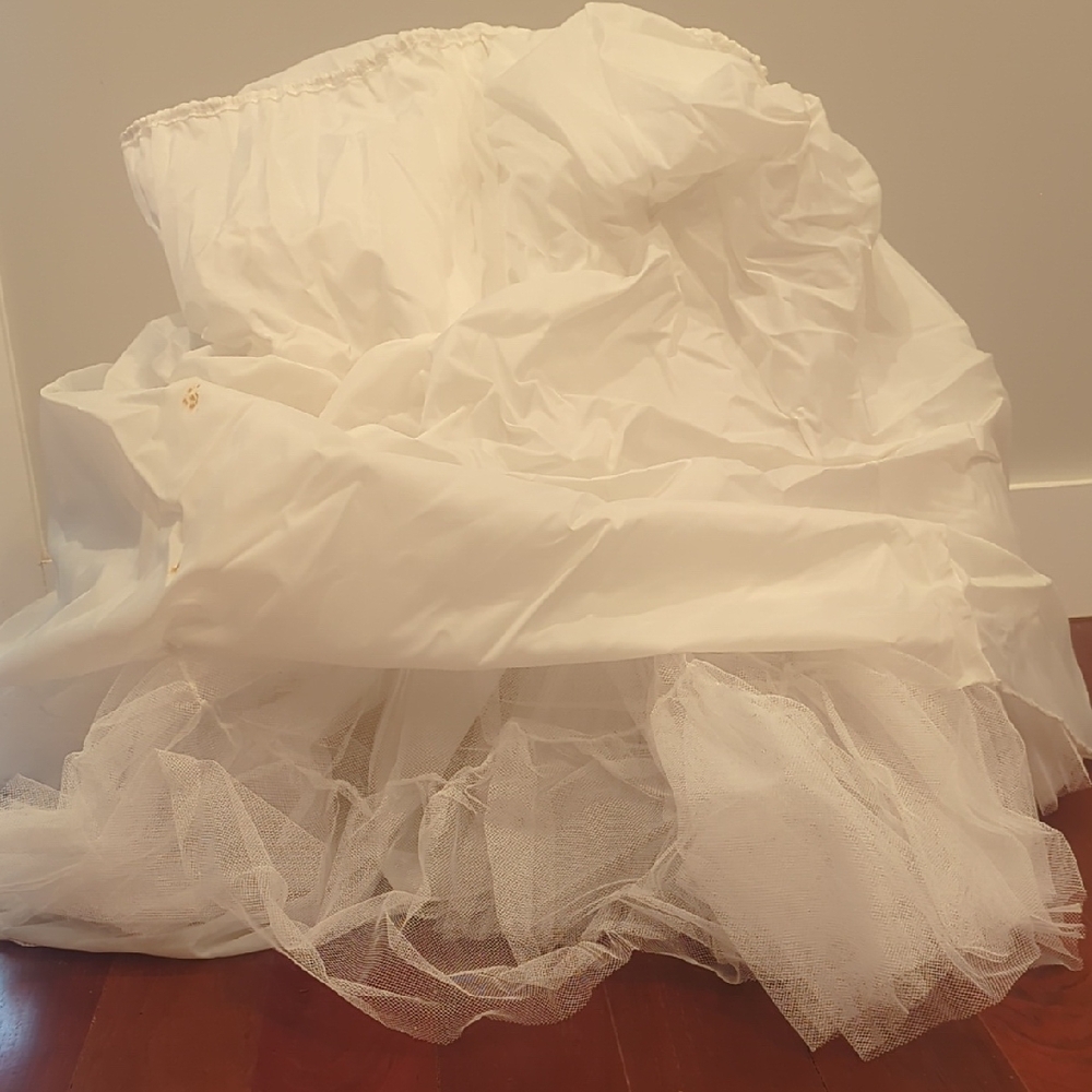Love II White Women's Adjustable Poofy Crinoline